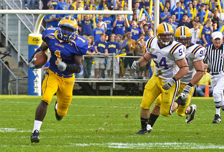 newspaper-photography5 "#17 Delaware Vs Albany" captured by Saquan stimpson