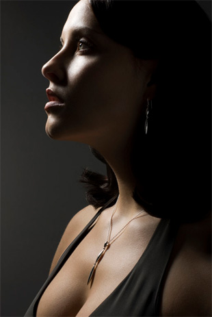 how to take stunning portraits how to shoot portraits in low light