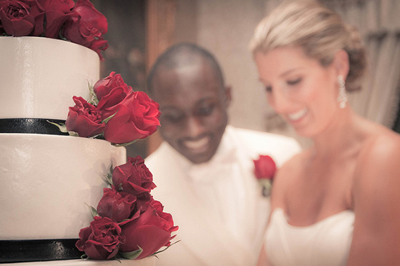 cutting wedding cake