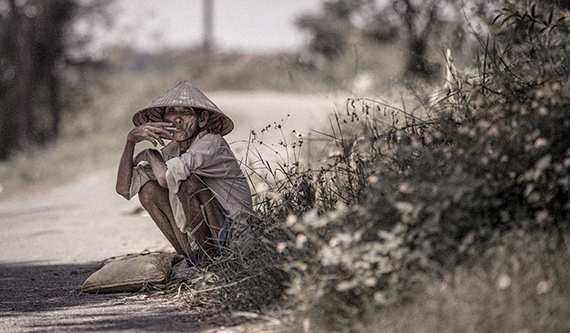 "Farmer, Hoi An, Vietnam II" captured by Thomas Jeppesen. (Click image to see more from Thomas Jeppesen.)