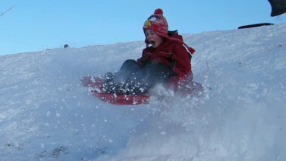 kid-sledding