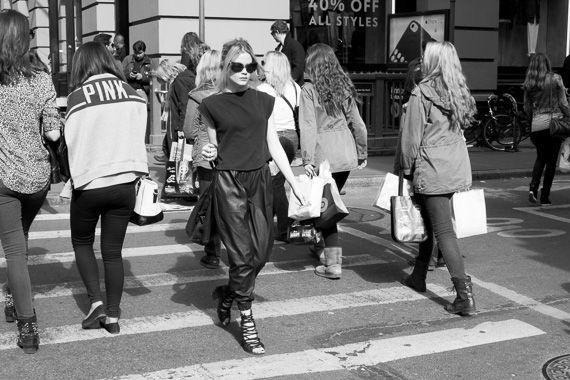 woman-street-photography