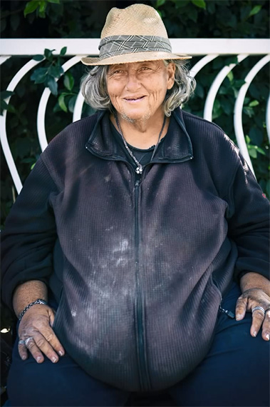 woman-on-the-street-la