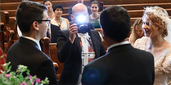 automatic-flash-at-weddings