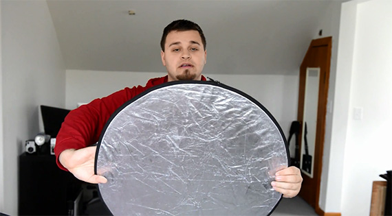 how to collapse a photography reflector