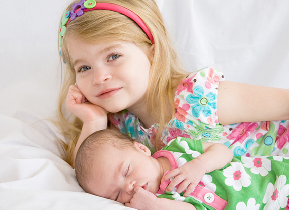 photographing babies and siblings