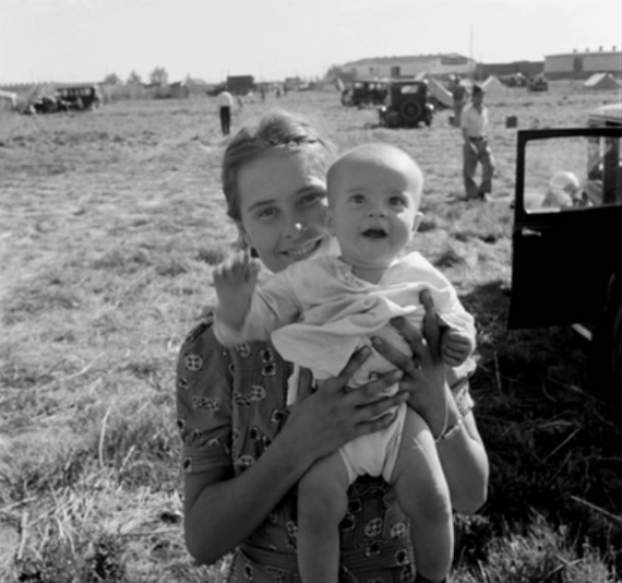 mother and child during Great Depression