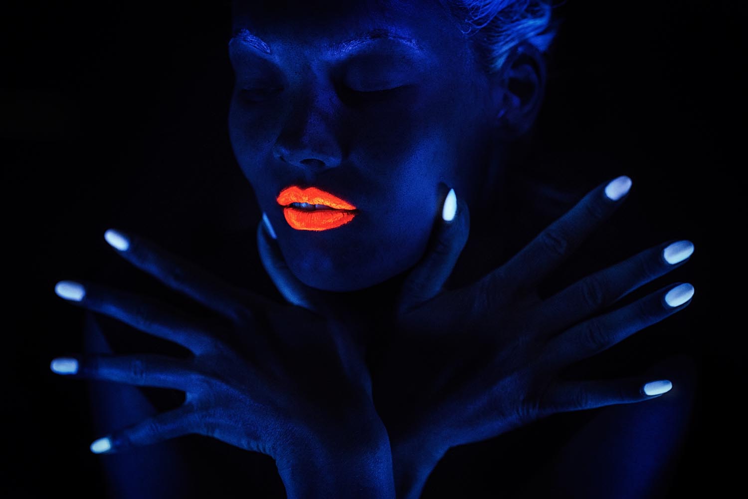 glow in the dark makeup photo