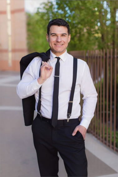 How to pose a groom for his wedding portrait