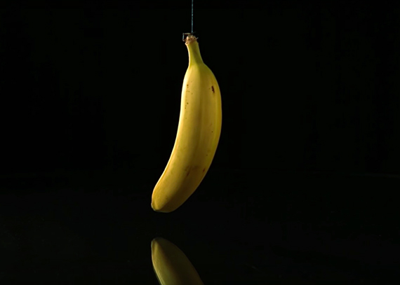 banana with reflective fill light