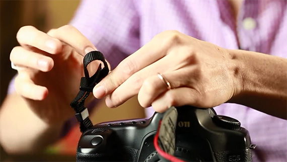how-to-put-on-your-cameras-strap