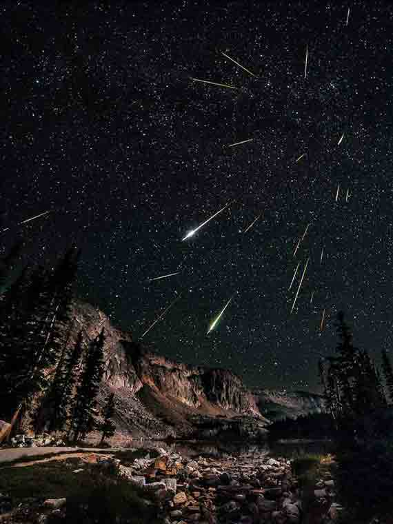 Interesting Photo of the Day: Meteor Shower - PictureCorrect