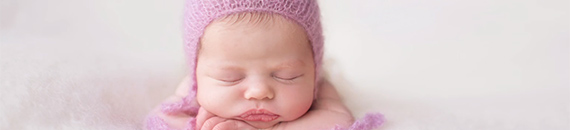 How to Photograph Newborn Babies with Props