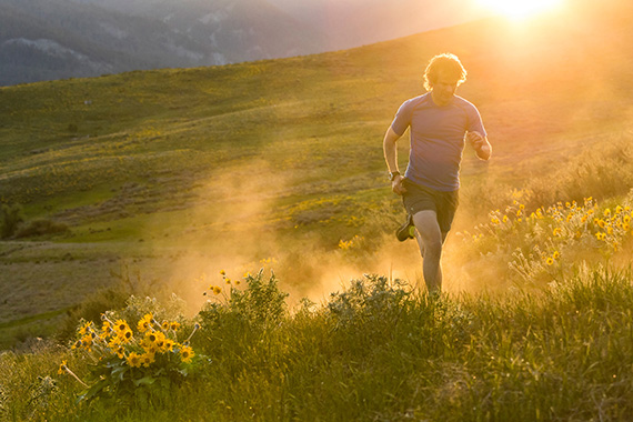 running photographer