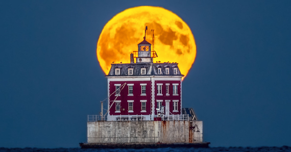 lighthouse with full moon behind camera settings