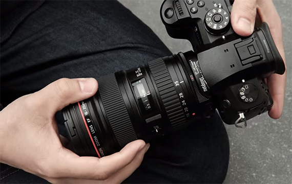 adapting lens in a mirrorless camera