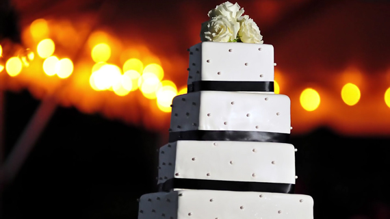 wedding cake with bokeh balls