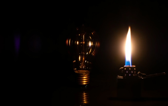 illuminating metal holder with a lighter