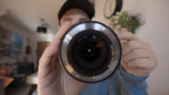 lens at narrow aperture setting