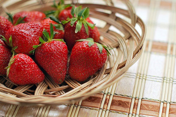 strawberries color photo