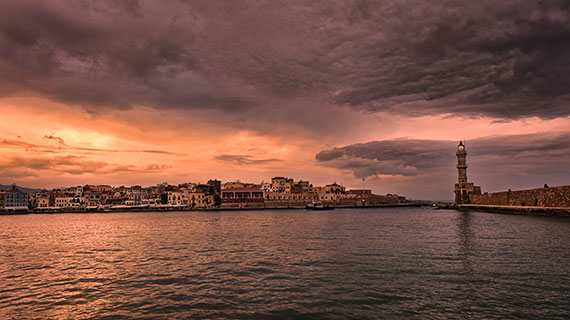 how to take dramatic lighthouse photos