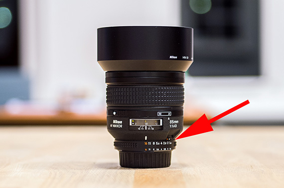 best camera lens for background blur