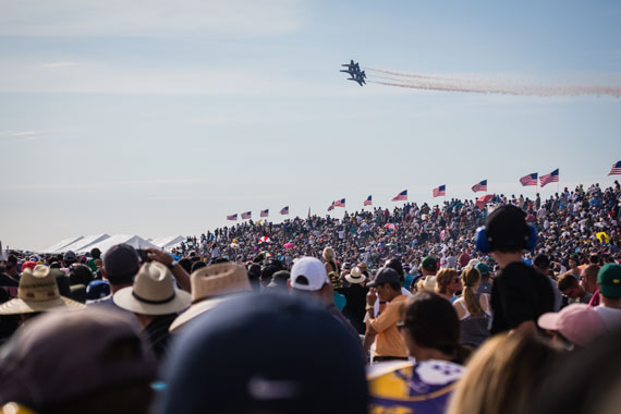 airshow crowd