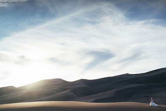 bride photo in dunes